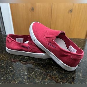 Adidas ~ SB Janoski Slip On’s ~ Like New! Men’s or Woman’s~ Size: US. 9